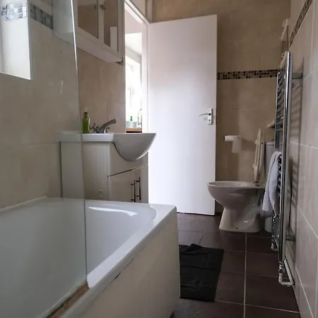 4 Bedroom House In Turnpike Lane/Wood Green London Exterior photo