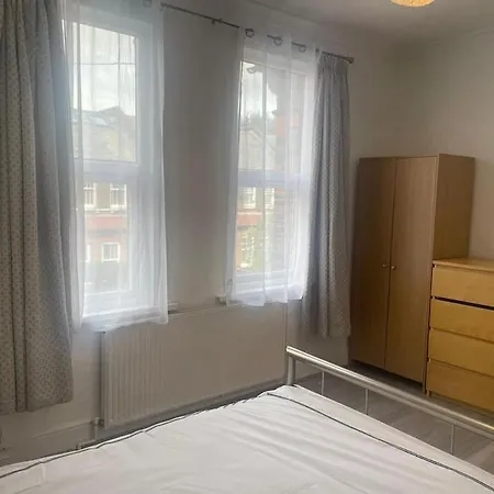 4 Bedroom House In Turnpike Lane/Wood Green London Exterior photo