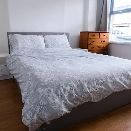 4 Bedroom House In Turnpike Lane/Wood Green London Exterior photo