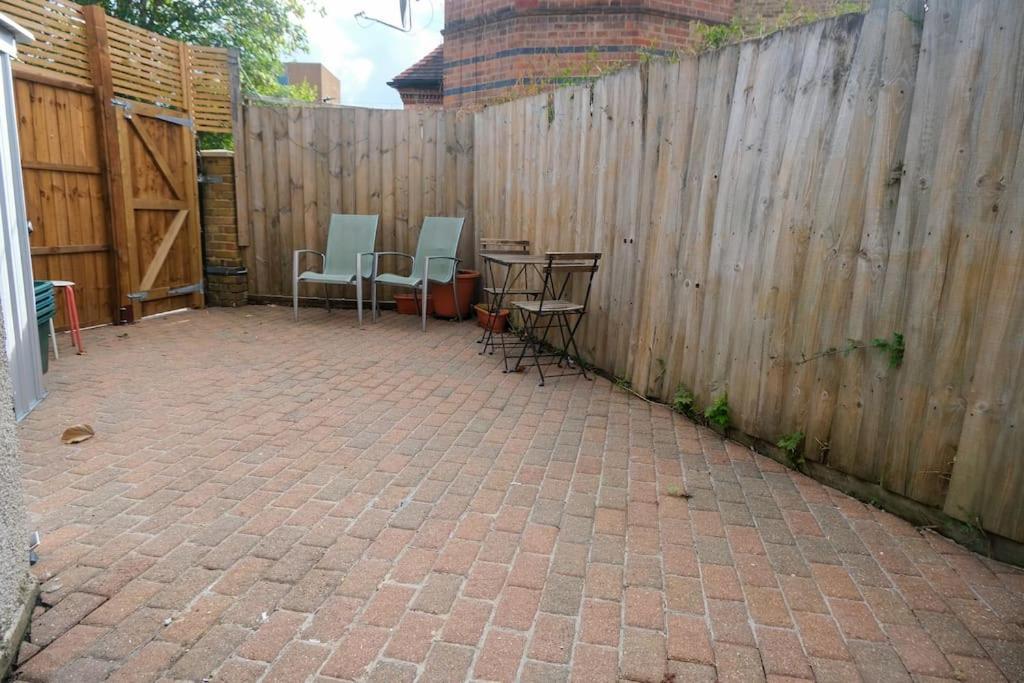 4 Bedroom House In Turnpike Lane/wood Hébergement de vacances