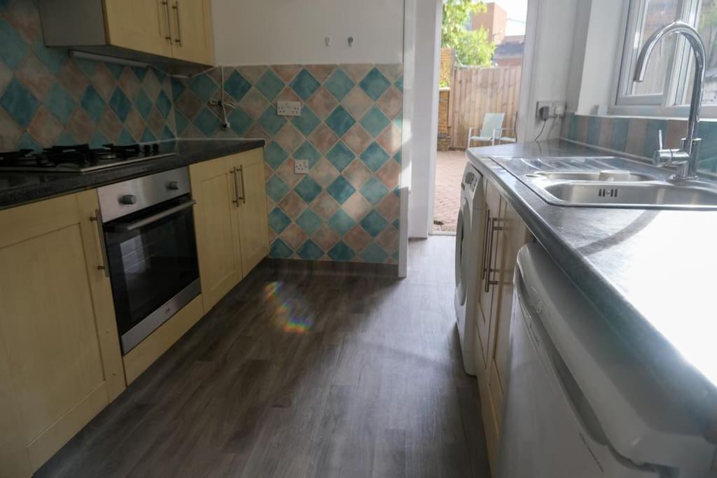 4 Bedroom House In Turnpike Lane/wood Hébergement de vacances Londres
