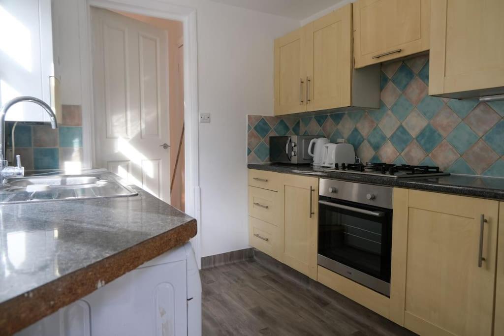 Hébergement de vacances 4 Bedroom House In Turnpike Lane/wood