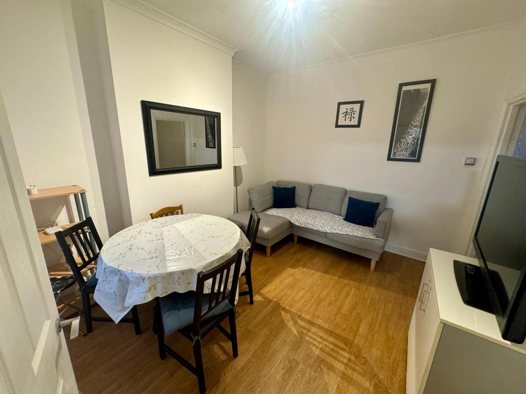 4 Bedroom House In Turnpike Lane/wood Hébergement de vacances *