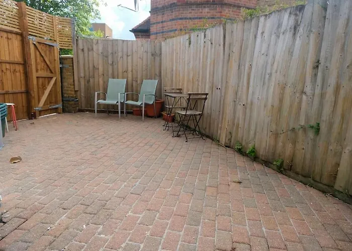 4 Bedroom House In Turnpike Lane/Wood Green